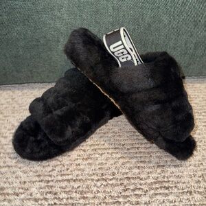 UGG FLUFFY FLUFF YEAH BLACK SLIPPERS SANDALS BRAND NEW SIZE 9